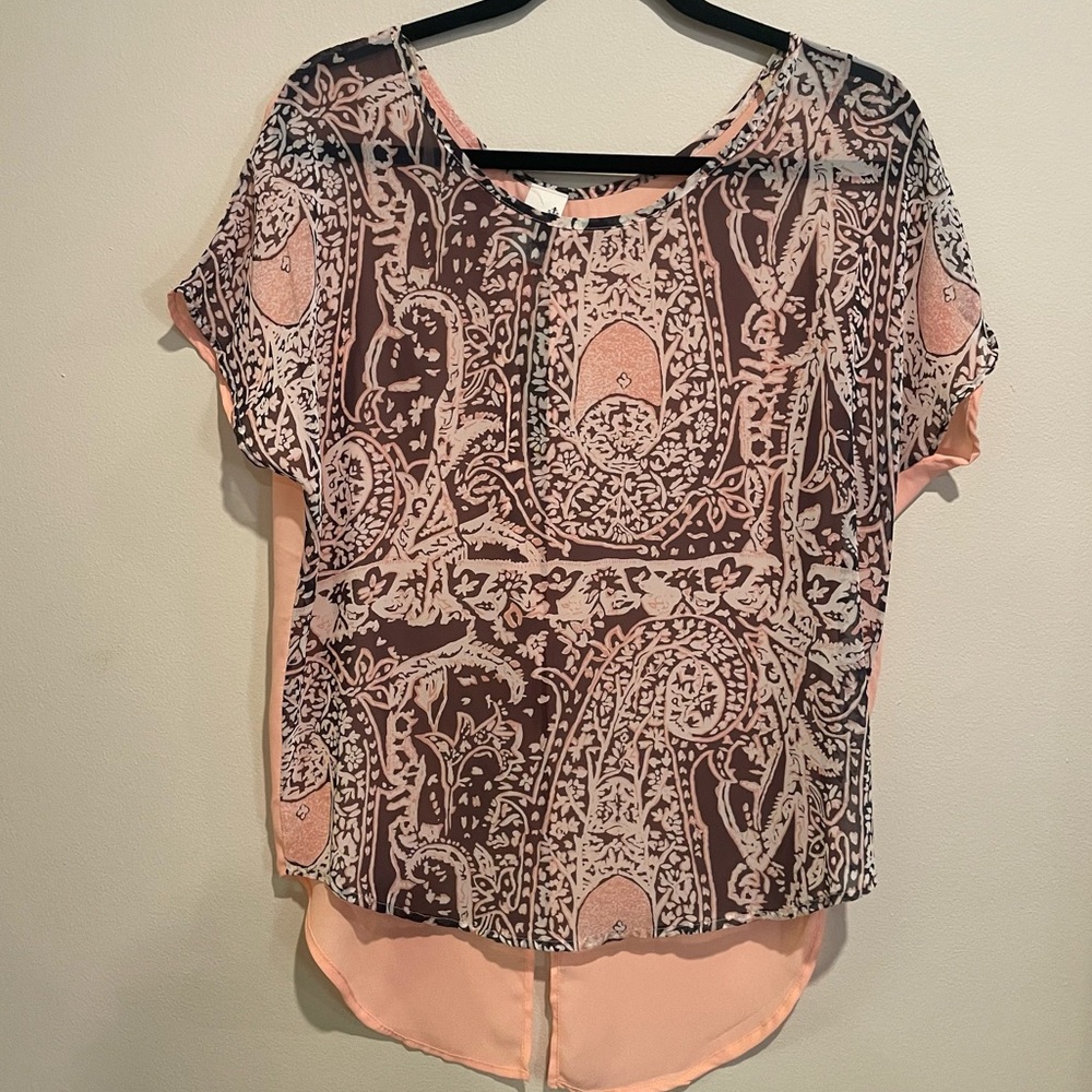 Super cute Size Large Peach color Francesca top blouse Versatile Stylish NWT